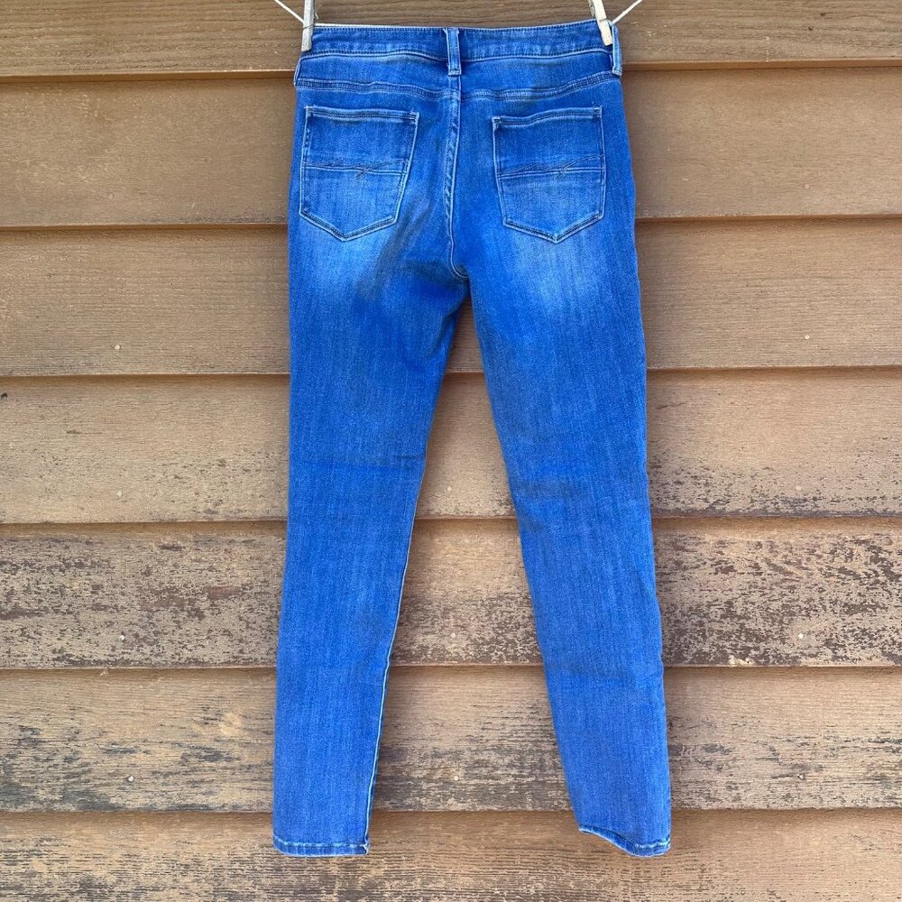 Soho Curvy Legging Jeans Distressed Ripped Denim Size 4 Medium Wash Cotton Blend - Picture 3 of 12
